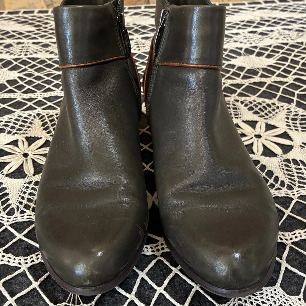 Regarde Le Ciel Stefany Olive Leather Ankle Boots with Contrast Trim - Picture 6 of 9